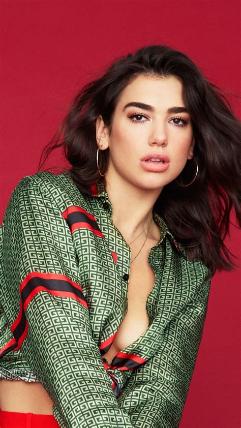 dua lipa hot